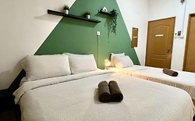 7 Stay#1 - 1 Room For 3 Pax At Kuala Berang -Best Travelers Stay